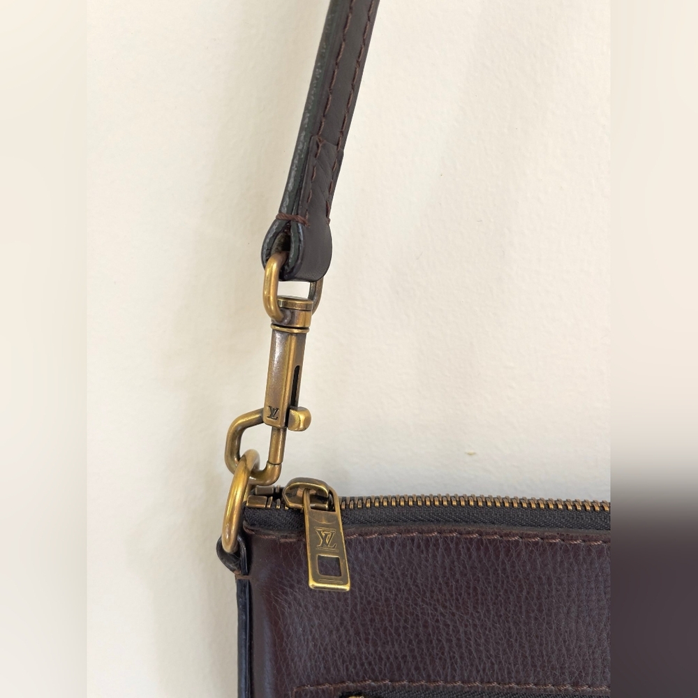 Louis Vuitton Shawnee Messenger Bag (Authentic) - Picture 4 of 11